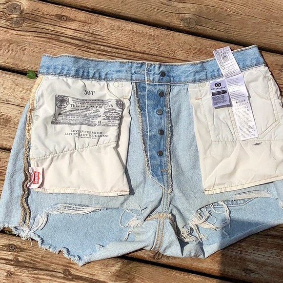 Levi’s jean shorts - Picture 3 of 3